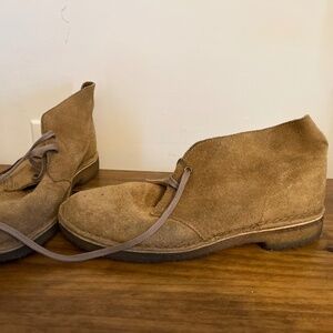 Clarks desert boots in tan suede
